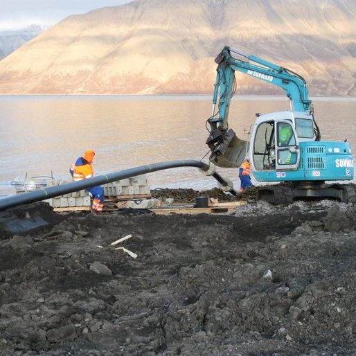Loddlegging av pumpeledning i Adventsfjorden Svalbard